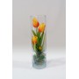 Тюльпаны в высокой вазе